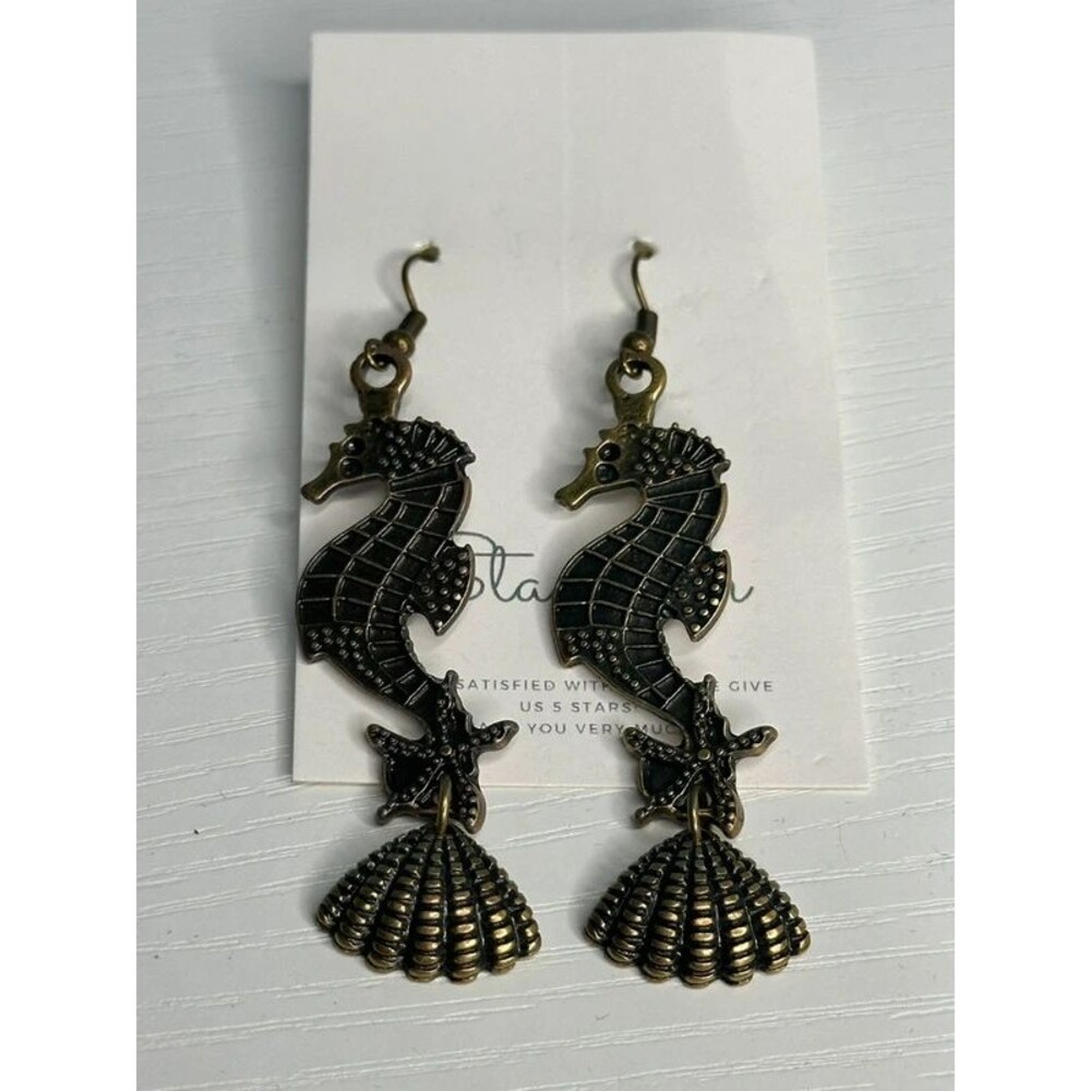 Seahorse dangle earrings